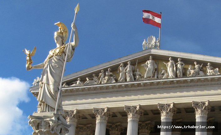 Avusturya’da geçici hükümet yemin etti