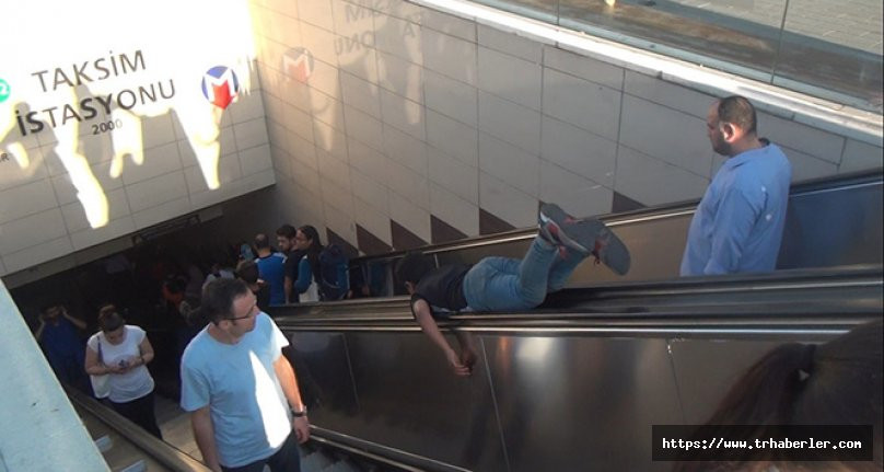 Çocukların tehlikeli yürüyen merdiven oyunu böyle görüntülendi! video izle