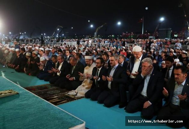Erdoğan Yenikapı'da Enderun usulü teravih namazına katıldı!