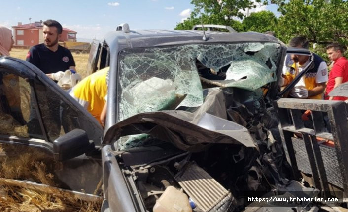 Kahramanmaraş'ta feci kaza! Ticari araçla traktör çarpıştı ölü ve yaralı var