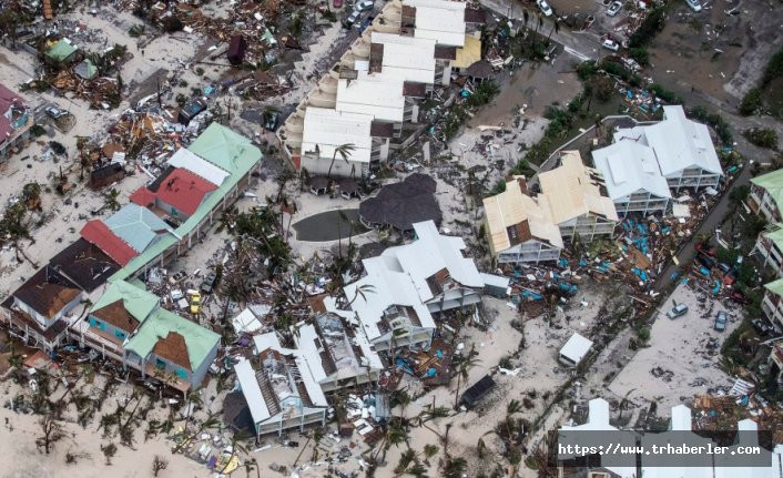Kasırga evlerin çatılarını uçurdu
