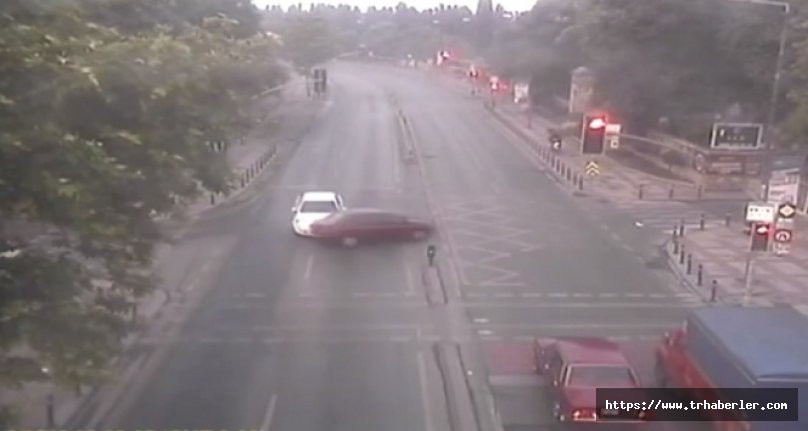 Kaza yapan sürücünün kaçtığı o anlar kamerada! video izle