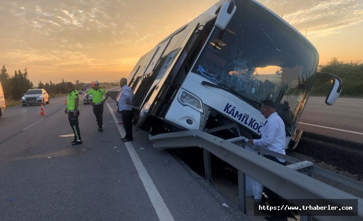 Yolcu otobüsü kaza yaptı: 40 yolcu ölümden döndü