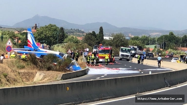 Fransa'da uçak yol kenarına düştü