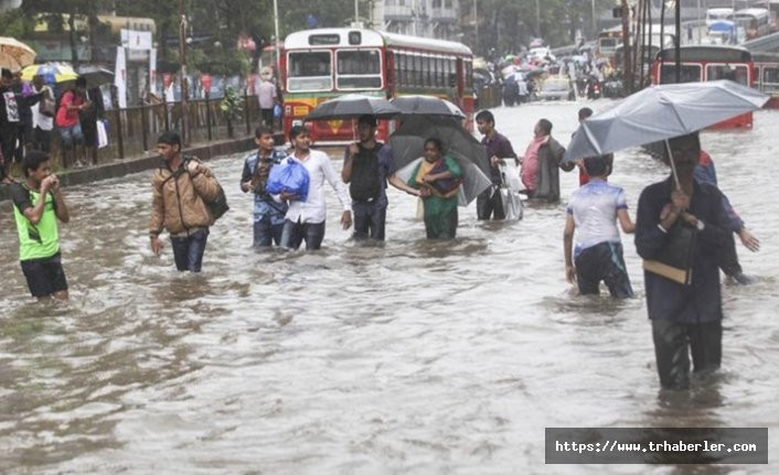 Hindistan'da sel bilançosu ağırlaşıyor! 166 kişi hayatını kaybetti...