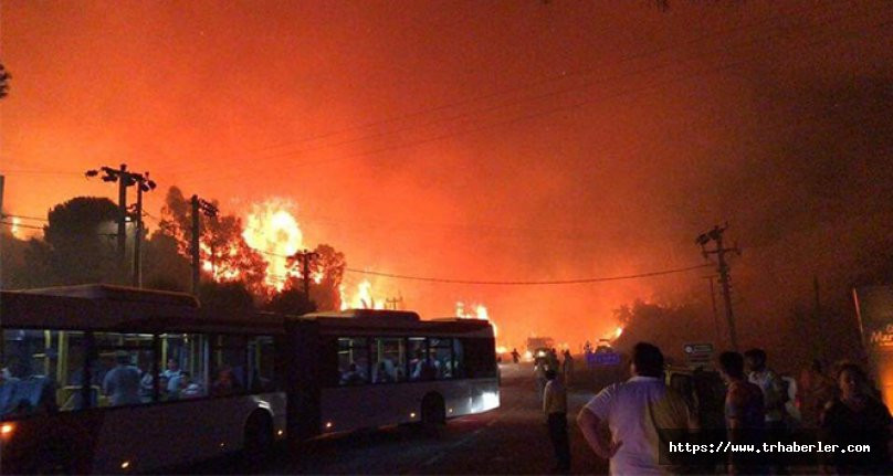 İzmir’in Menderes ilçesine bağlı Özdere’de de otluk alanda yangın çıktı
