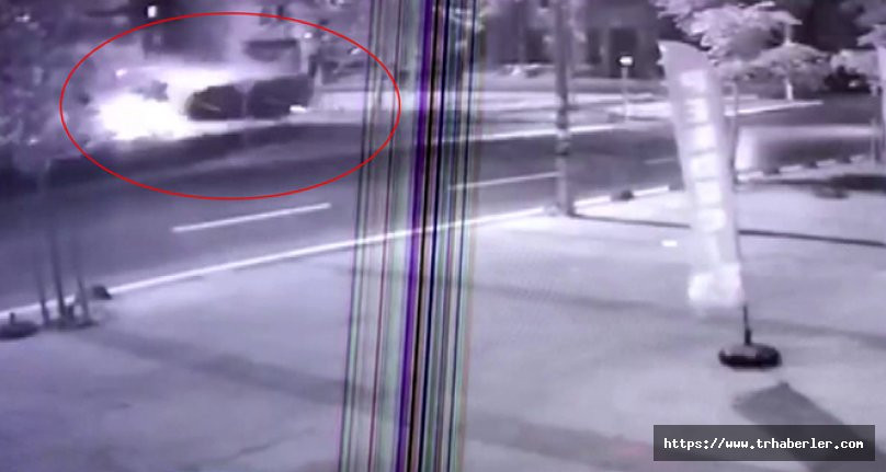 Korkunç kaza! Otomobilin uçarak yayaların arasına daldı! video izle