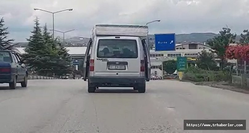 Pes dedirten sürücü trafikte tehlike saçtı! video izle
