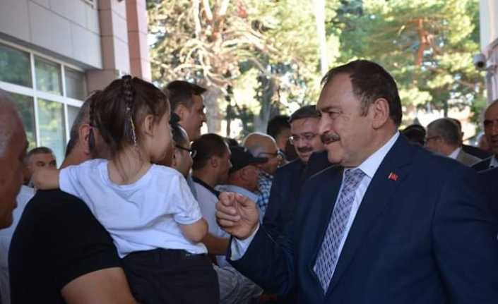 AK Parti’li Eroğlu, Şuhut’ta vatandaşlarla bayramlaştı
