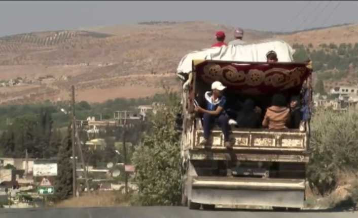 İdlib’ten kaçanlar güvenli bölgeye geliyor