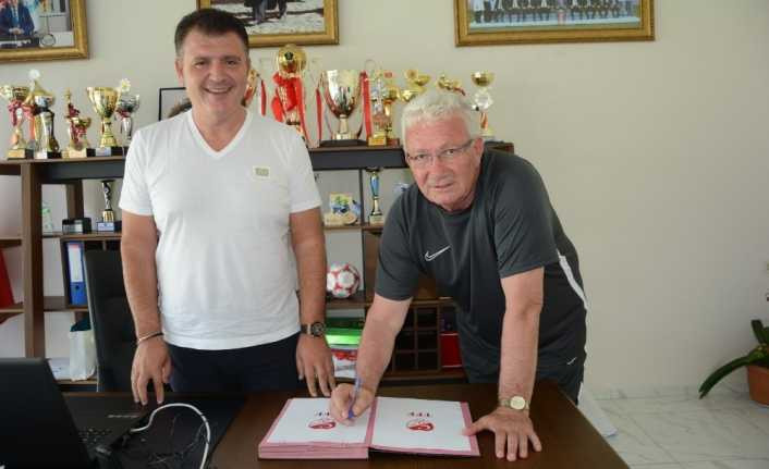 İsmail Ertekin, Manisa Futbol Kulübüyle 1 yıllık anlaşmaya imza attı
