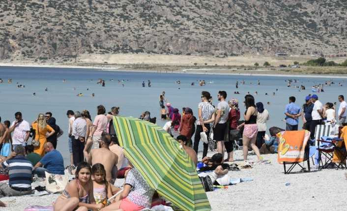 Salda Gölü, bayramda 40 bin tatilci ağırladı
