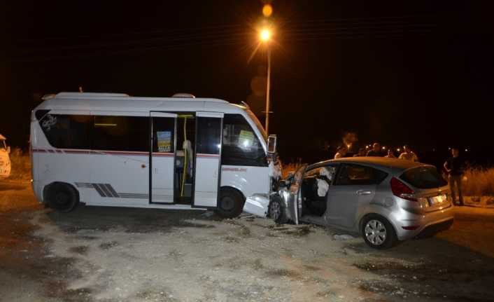 Adana’da yolcu minibüsü ile otomobil çarpıştı: 7 yaralı