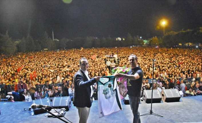 Akhisar’ın Kurtuluş Günü’nde Haluk Levent’ten tarihi konser