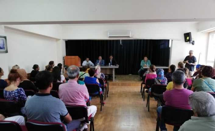 Antalya Lisesinde emniyet birimleri tarafından bilgilendirme toplantısı yapıldı