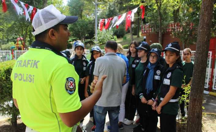 Başkan Aydıner, gönüllü minik zabıta ekibiyle denetime çıktı