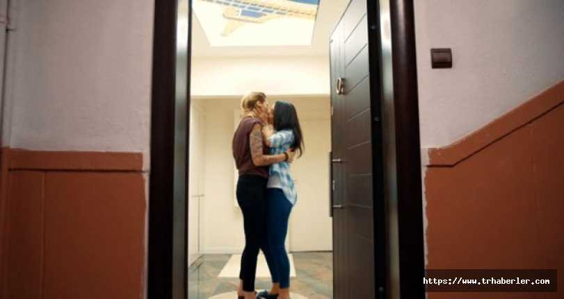 Behzat Ç.'deki iki kadının öpüşme sahnesi olay yarattı!