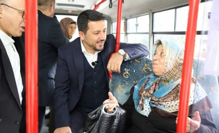 Belediye başkanı makamına halk otobüsü ile gitti