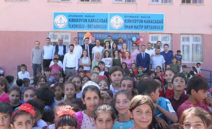 Diyarbakır’da köy okulu şenlik havasında eğitime başladı