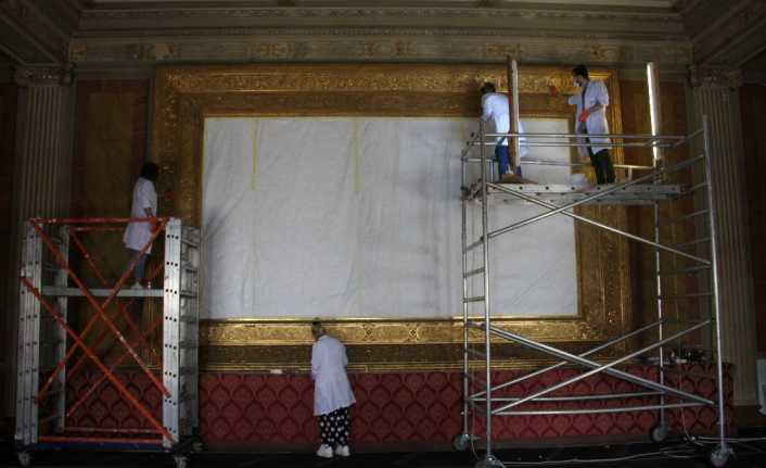 Dolmabahçe Sarayı’ndaki en büyük Altın Varak tablo çerçevesi restorasyonda