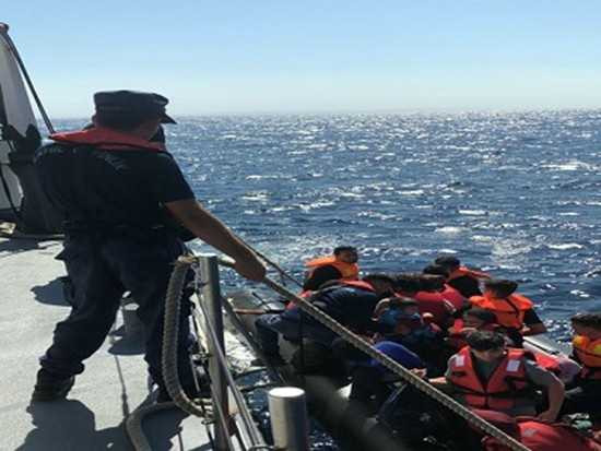 Edirne’de lastik bot içerisinde 32 düzensiz göçmen yakalandı