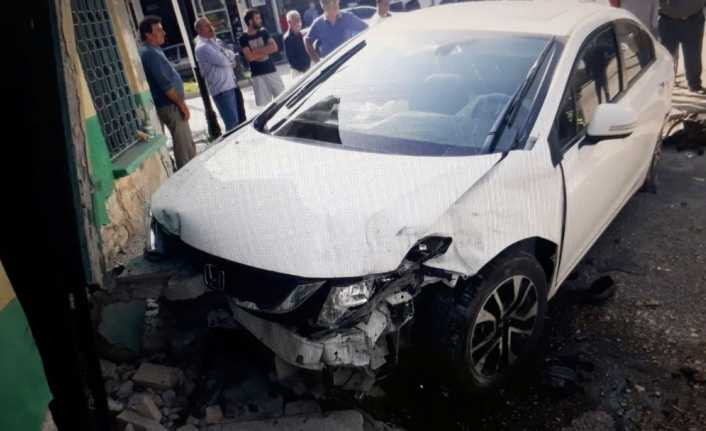 Adana’da, otomobiller çarpıştı: 8 yaralı