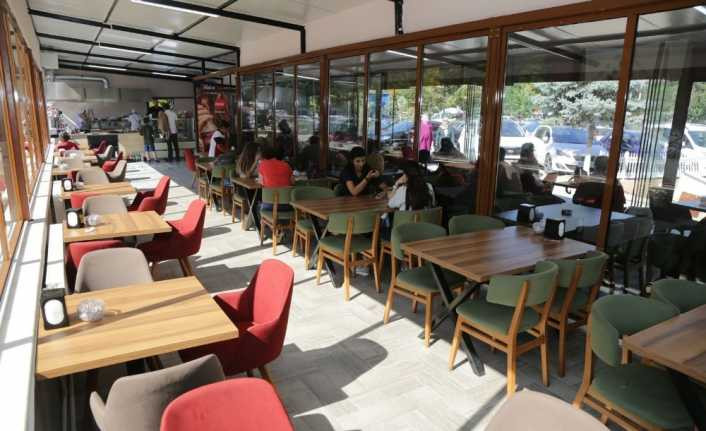 Anadolu Hastanesi önündeki kafeteryayı artık Odunpazarı işletiyor