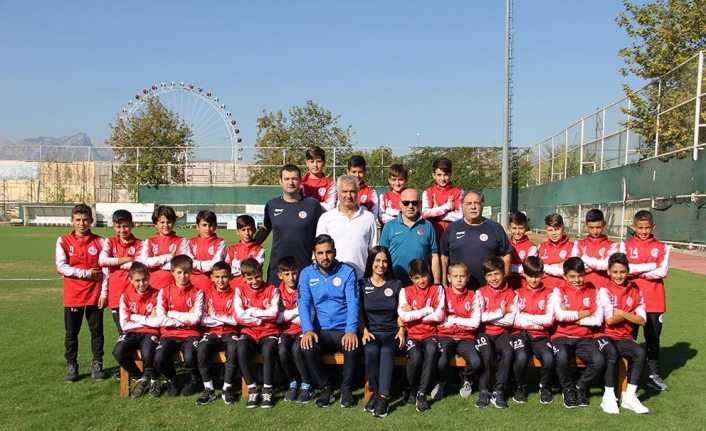 Antalyaspor U12 futbol takımı Litvanya’ya uçtu