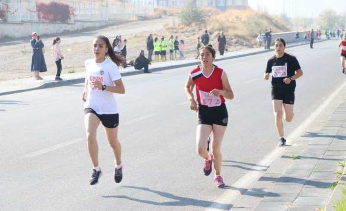 Atletler 29 Ekim Cumhuriyet Kupası İçin Yarıştı