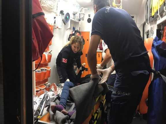 Ayvalık’ta tekne battı...1 çocuk öldü 33 göçmen kurtarıldı, bir bebek aranıyor