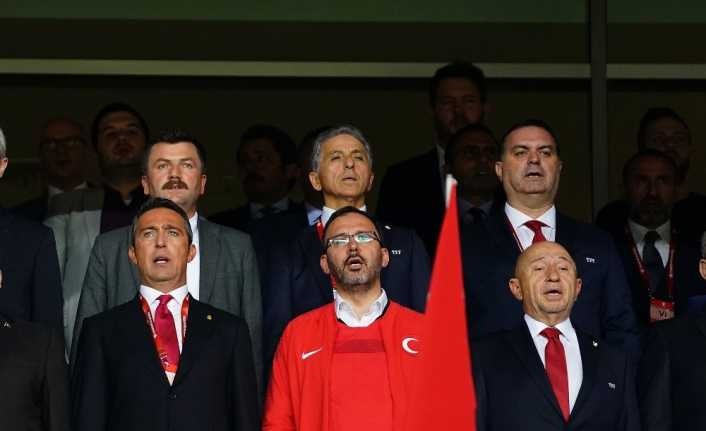 Bakan Kasapoğlu,  başkanlarla maçı takip etti
