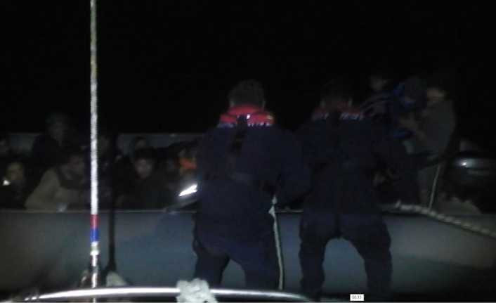 Balıkesir açıklarında 32 düzensiz göçmen yakalandı