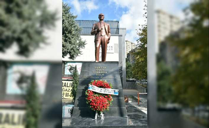 Beşiktaş’ta Atatürk heykelleri yenilendi