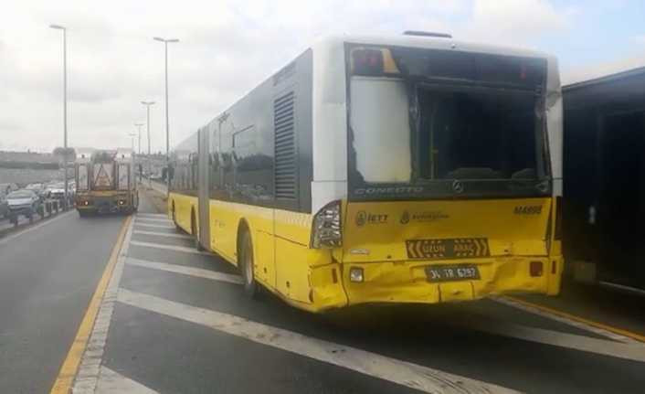 Beyoğlu Halıcıoğlu’nda metrobüs kazası yaşandı. Kazada yaralı yolcular olduğu belirtildi.