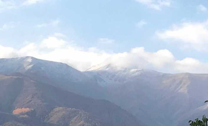 Bingöl Yedisu’da yüksek rakımlara ilk kar düştü
