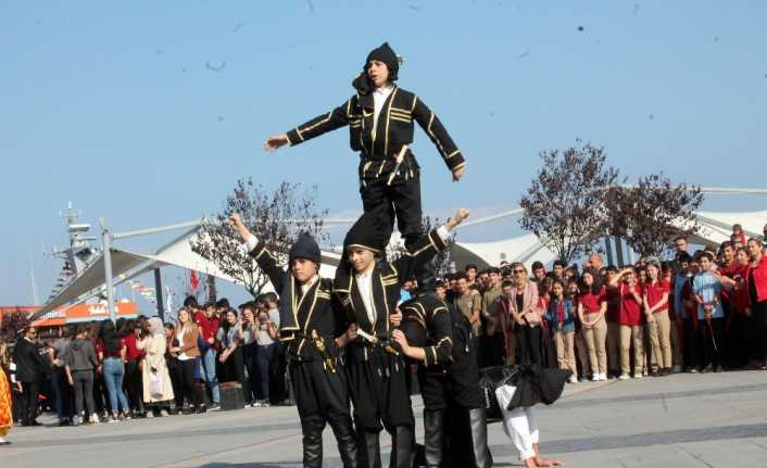 Cumhuriyet coşkusu Yalova’da meydanlara sığmadı