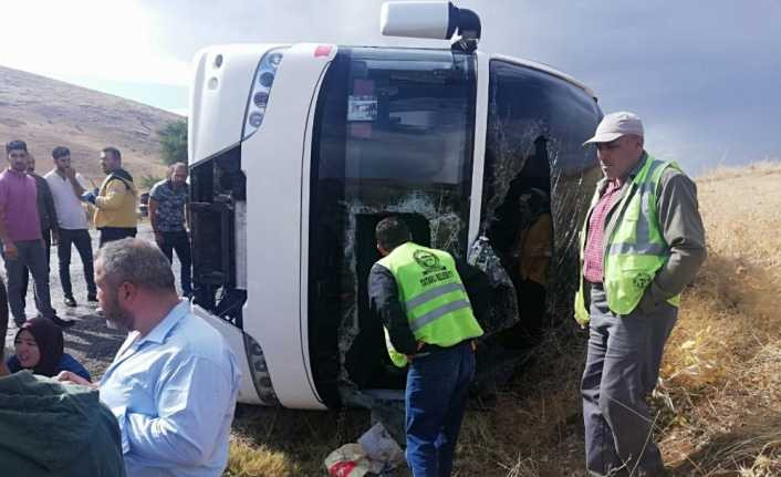 Dinar’da tur otobüsü devrildi: 1 ölü, 4’ü ağır 29 yaralı