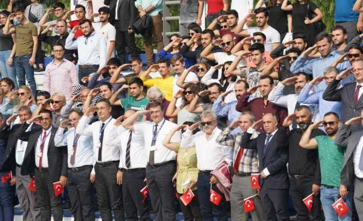Ege Üniversitesi ailesi Mehmetçiğe ’asker selamıyla’ destek verdi