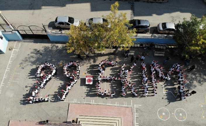 Elazığ’da 200 öğrenciden ’29 Ekim’ koreografisi