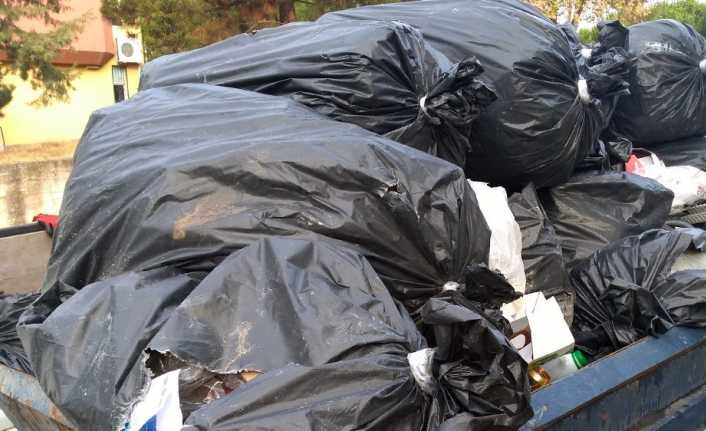 Endüstriyel atığını evsel çöp konteynerine atan firma tespit edildi