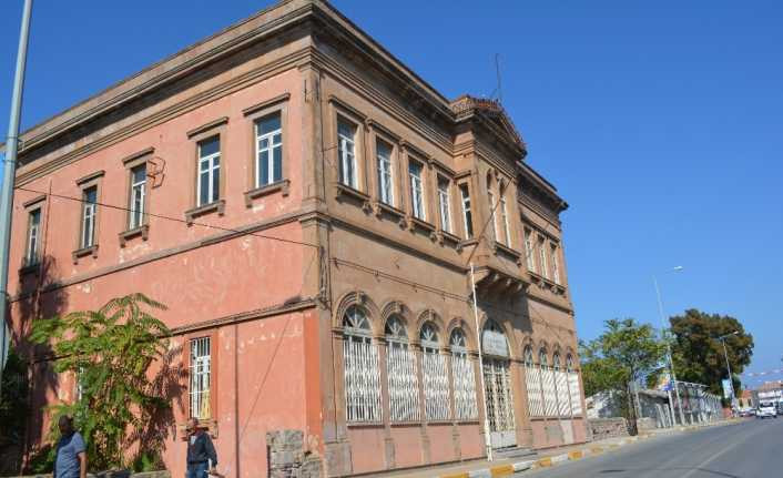 Eski Vergi Dairesi binası Ayvalık Belediyesi’ne verildi
