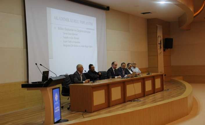 İlahiyat Fakültesi Akademik kurul toplantısı gerçekleştirildi