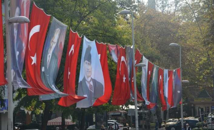 İzmit Türk bayrakları ile donatıldı