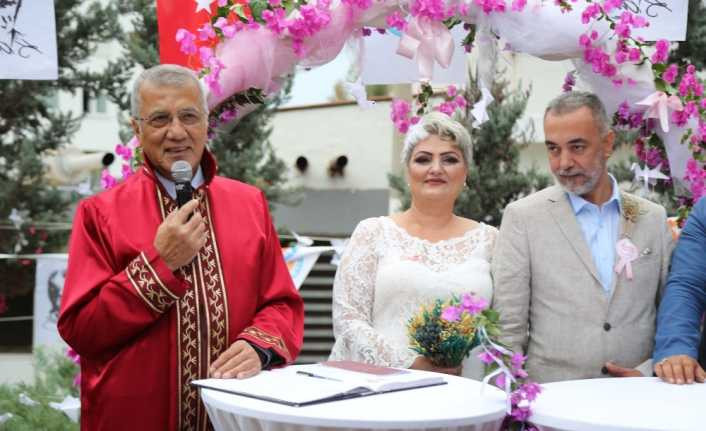 Kanseri yendi, nikah masasına oturdu