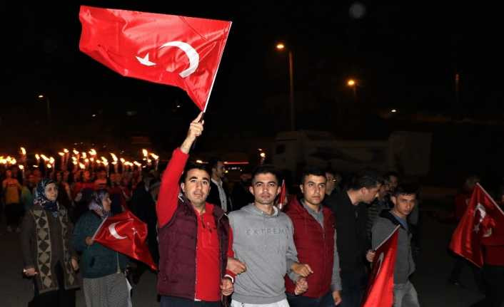 Karabüklüler Cumhuriyet coşkusunu fener alayıyla yaşadı