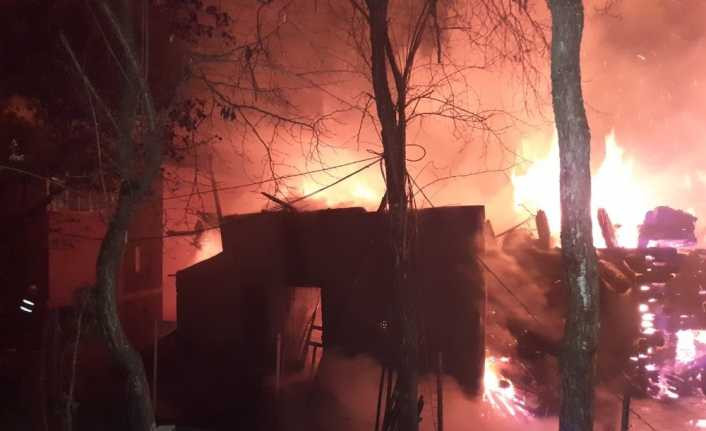 Karabük’te 2 katlı evde korkutan yangın