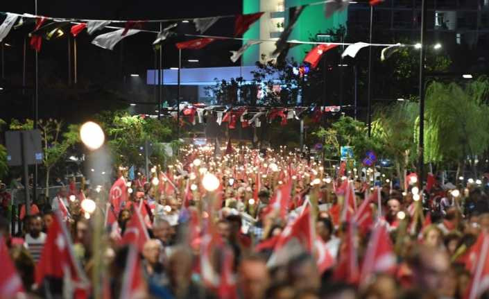 Konyaaltı’nda “Cumhuriyet Yürüyüşü” coşkusu