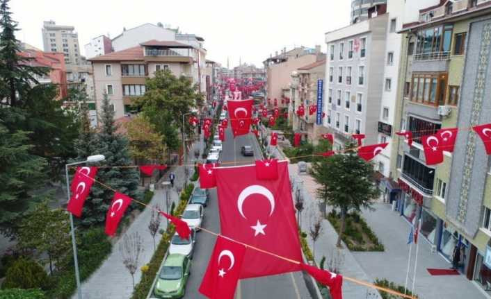 Nevşehir sokakları ay-yıldıza büründü