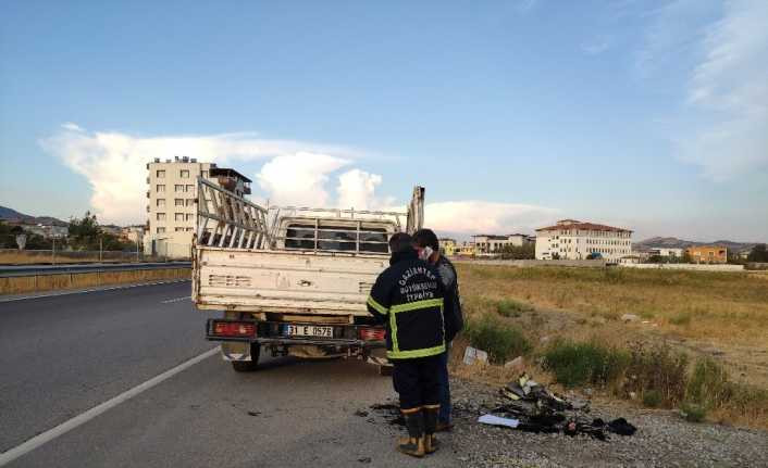 Seyir halindeki kamyonette yangın