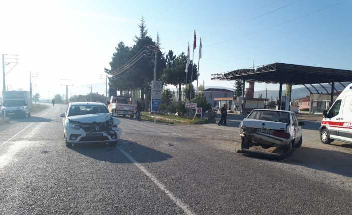 Şuhut’ta trafik kazası: 6 yaralı